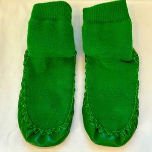 Hanna Andersson Swedish Slipper Moccasins. Size 5-8 toddler